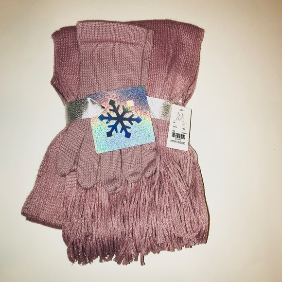 NWT New York & Company Ladies Purple Winter Scarf and Gloves Holiday Gift Set - Picture 1 of 9